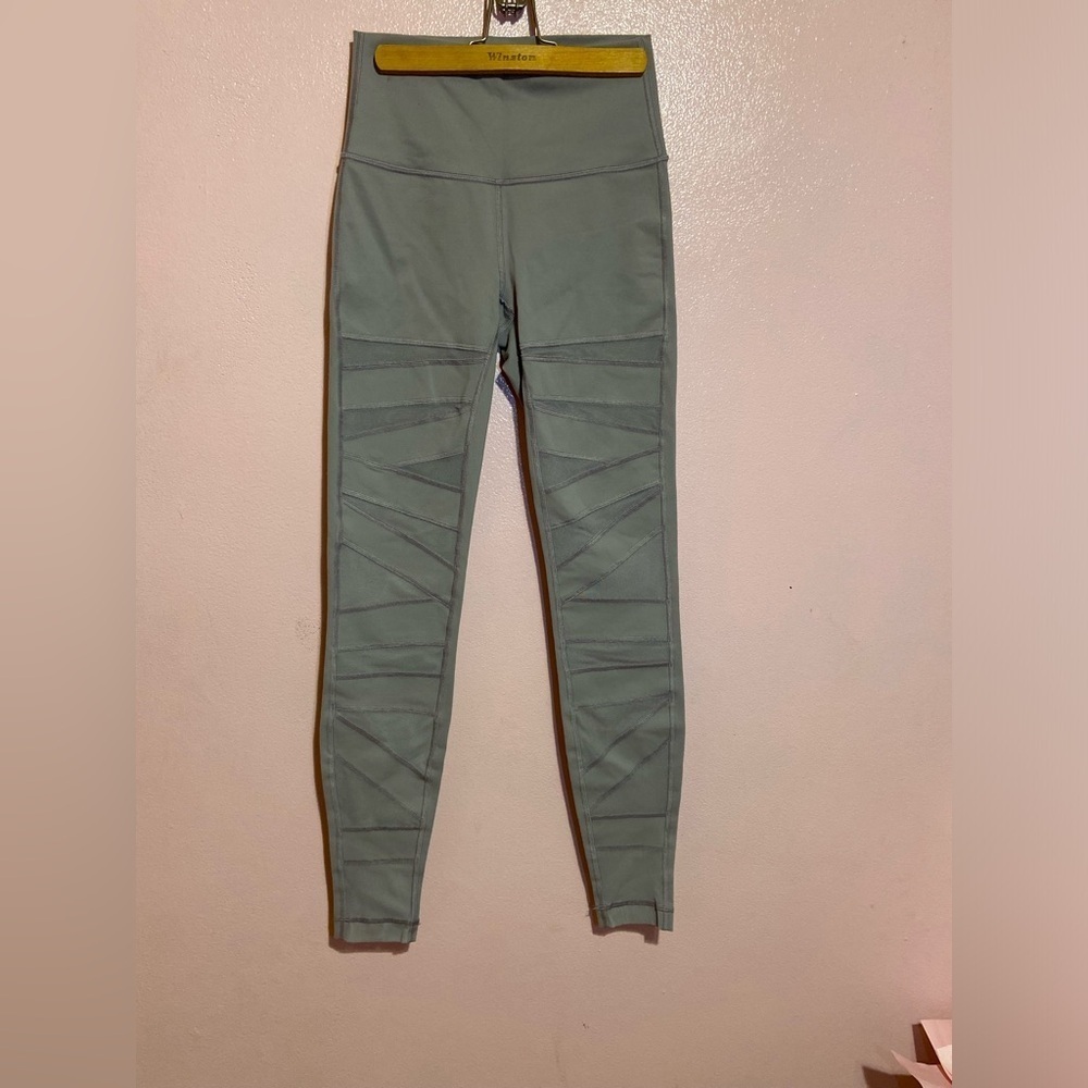 Lululemon legging - Picture 1 of 8